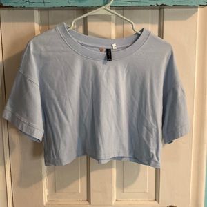 la hearts periwinkle cropped tee